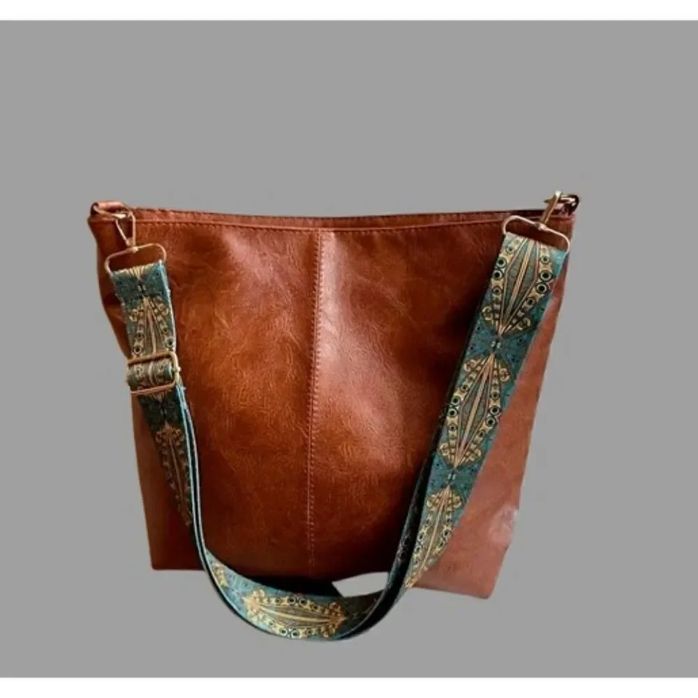 Minimalist Hobo Bag Medium Brown Vintage-Inspired Crossbody Bag Brown